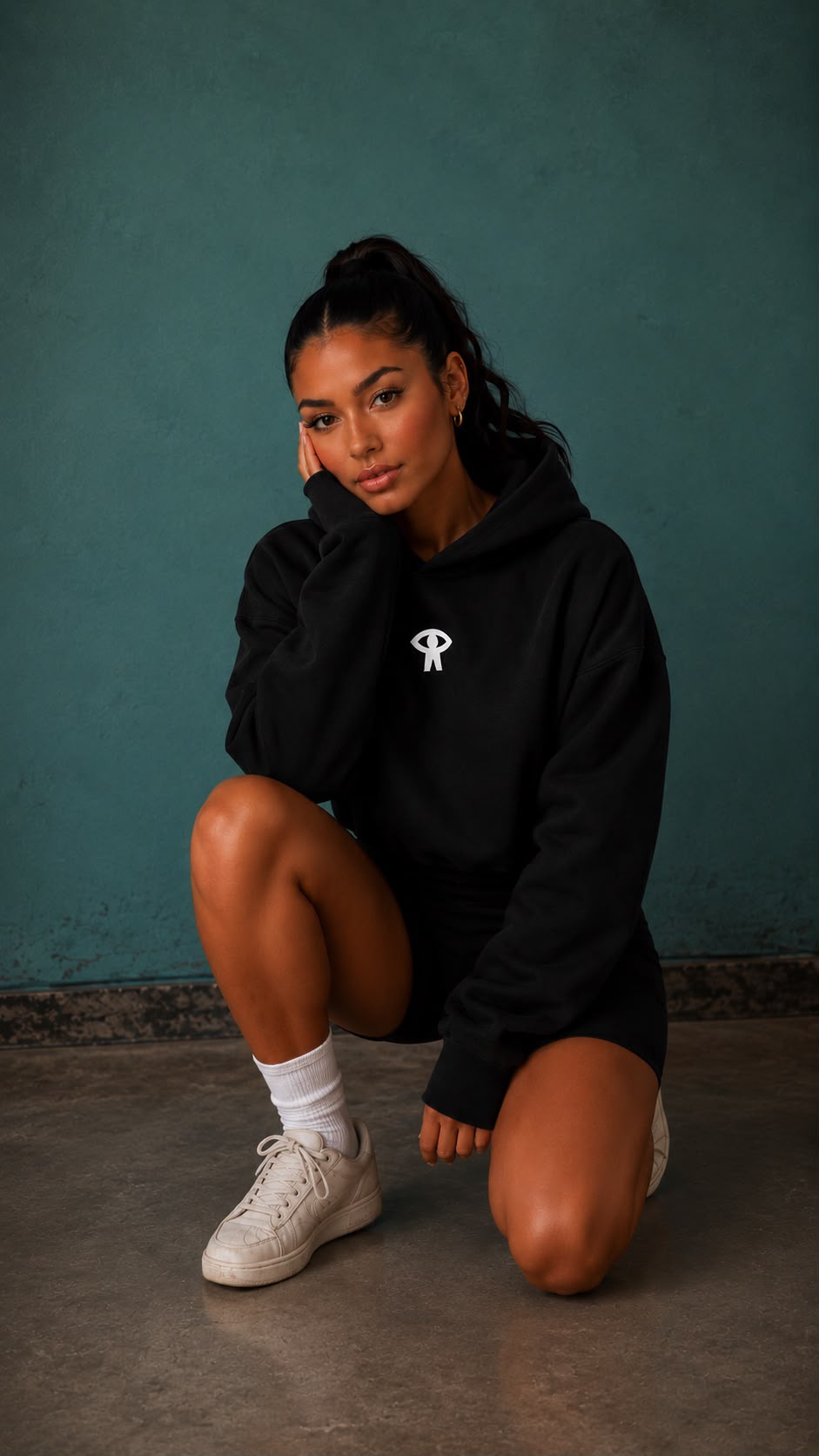 Essential Cropped Hoodie